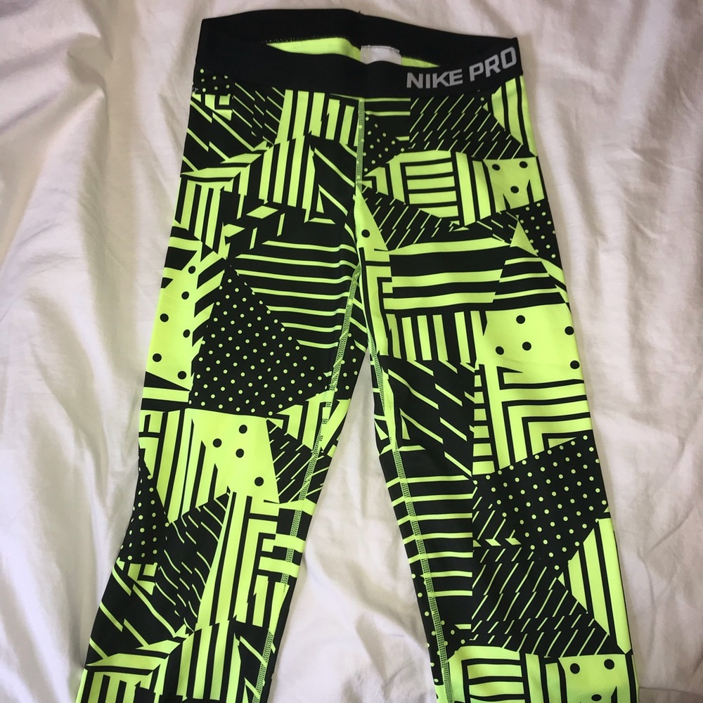 Nike Cropped Yoga Pants